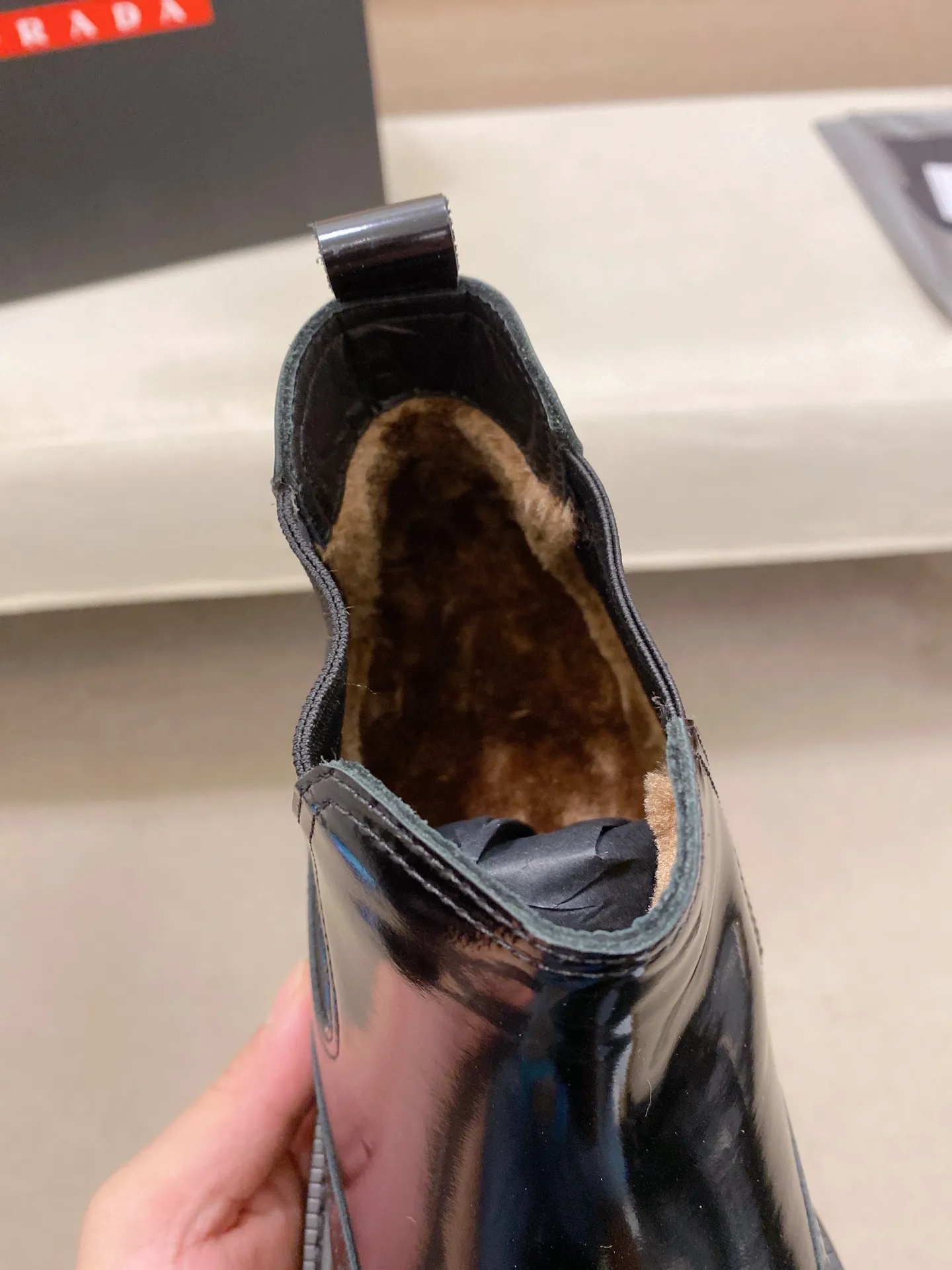 Factory price 760💰 Leather lining optional! 🍁🍁High-quality new PRADA counters are launched at the same time. The new men's shoes and 😘fabric are selected from imported lacquered first-layer cowhide and imported cowhide lining. 👍🏿 High-end ☄️ air-cushion molded anti-slip rubber outsole, exquisite lines, simple and elegant, comfortable and high-end for leisure travel. Code number: 38 to 45